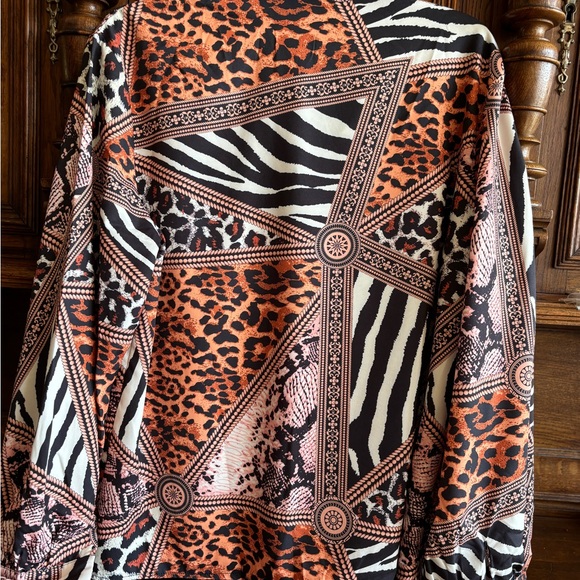 NWOT- ANIMAL PRINT BLOUSE XL - Picture 11 of 13